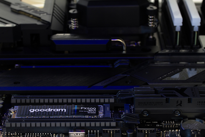Dysk SSD Goodram PX500 Gen.3 256GB M.2 2280 PCIe 3.0 x4 NVMe 3D NAND QLC (SSDPR-PX500-256-80-G3) - obraz 4