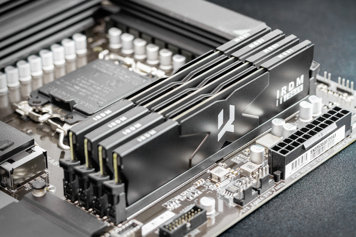 Pamięć RAM Goodram DDR5-5600 32768MB PC5-44800 (Zestaw 2x16384) IRDM Black (IR-5600D564L36S/32GDC) - obraz 8
