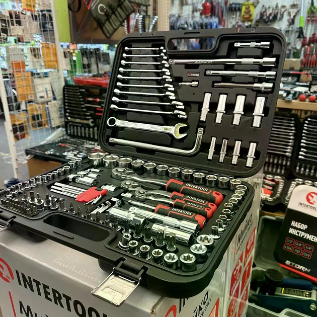 Набір інструментів INTERTOOL STORM ET-8126 (126 предметів), з тріскачками 1/2", 3/8", 1/4", із Cr-V сталі - зображення 4