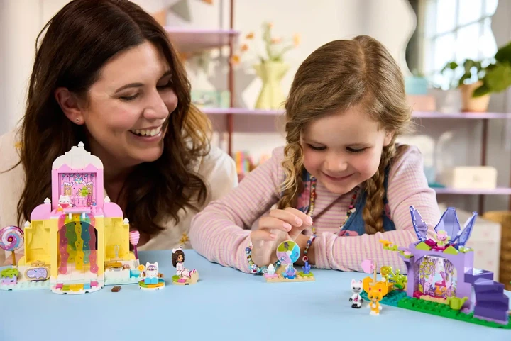 Конструктор LEGO Gabby's Dollhouse Гора солодощів і сад Кітті 263 деталі (11205) - Фото 10 Конструктор LEGO Gabby's Dollhouse Гора солодощів і сад Кітті 263 деталі (11205) - зображення 10