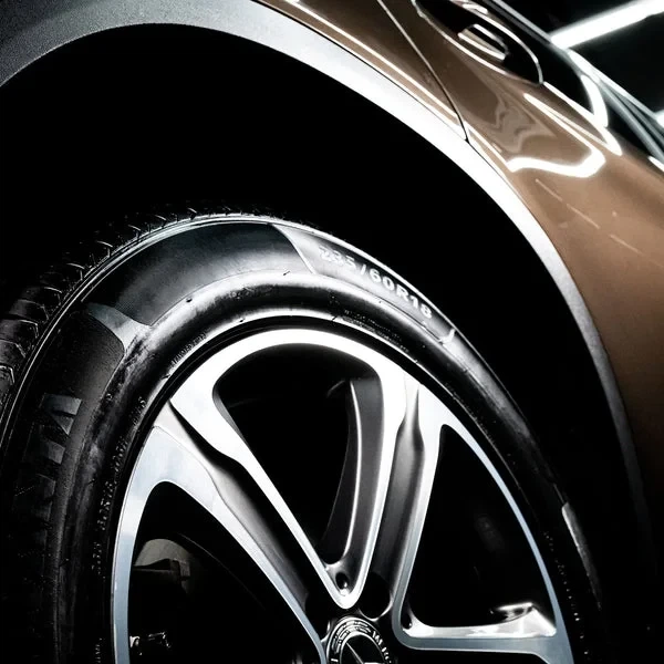 Полироль для шин и пластика Turtle Wax Wet’n’Black 500 мл, средство для чернения резины авто, эффект мокрого блеска и защита - изображение 5