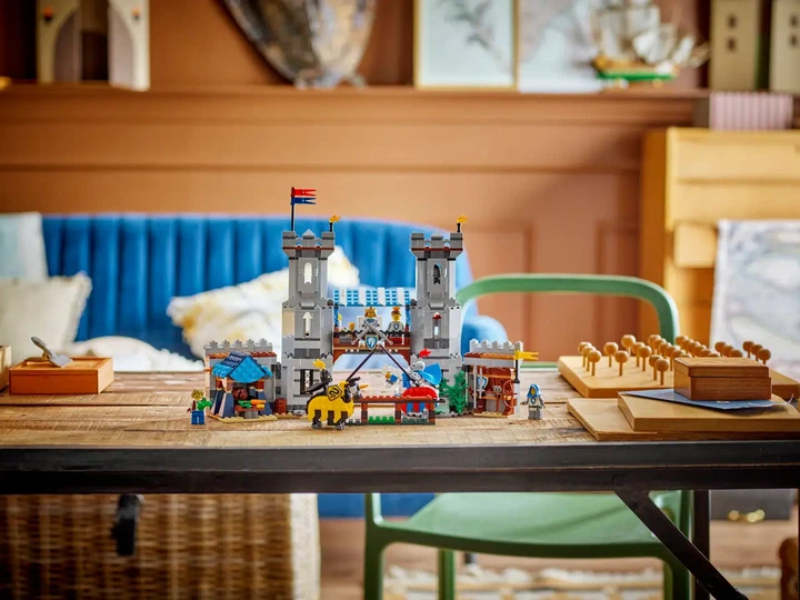 Конструктор LEGO Creator Средневековый замок с рыцарем на коне 1371 деталь (31168) - изображение 6