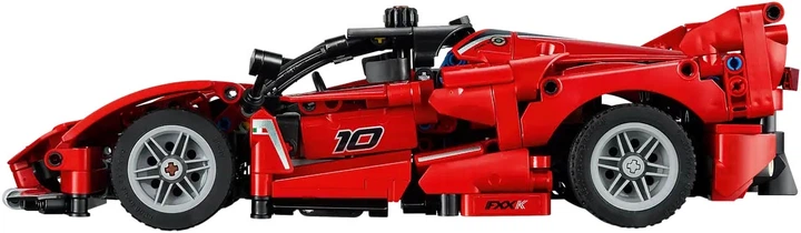 Конструктор LEGO Technic Ferrari FXX K 897 деталей (42212
