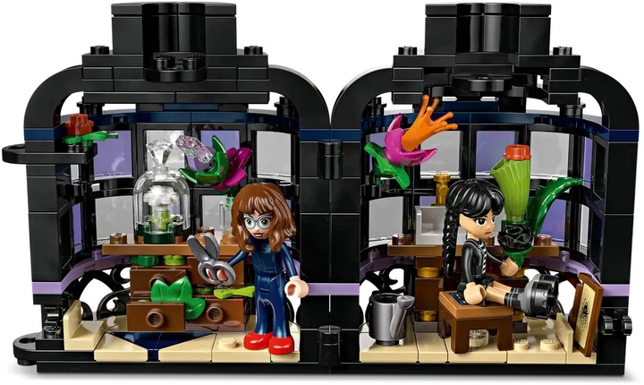 Конструктор LEGO Wednesday Цветок черной георгины 358 деталей