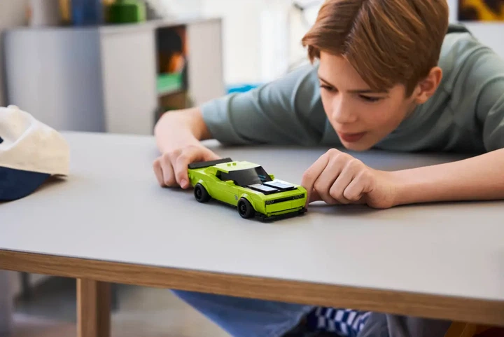 Конструктор LEGO Speed Champions Спортивний автомобіль Dodge Challenger SRT Hellcat 390 деталей (77237) - Фото 7 Конструктор LEGO Speed Champions Спортивний автомобіль Dodge Challenger SRT Hellcat 390 деталей (77237) - зображення 7