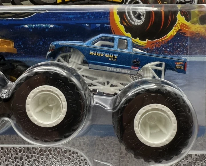 Набір 2 монстр-траки Hot Wheels Bigfoot 50th vs Bigfoot (FYJ64.JCC69) - зображення 6