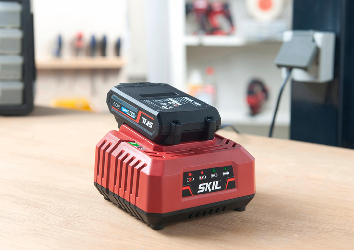 Ładowarka Skil CR1E3122AA 2.4 A 11072600701 (8719643002204) - obraz 2