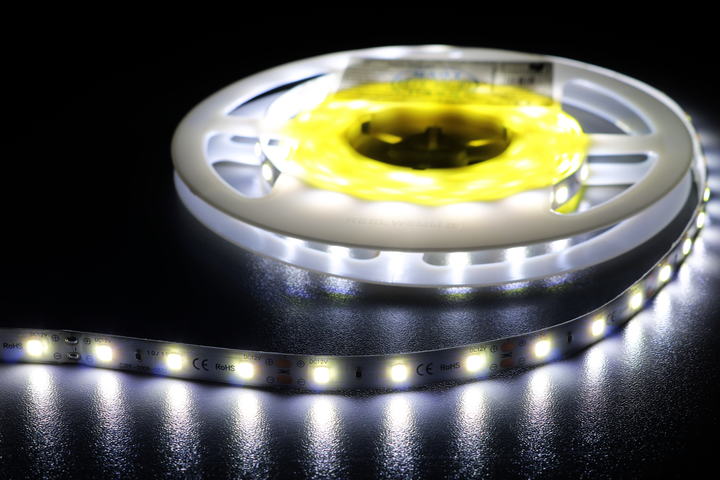 Taśma LED MW Power 12V 60 LED SMD2835 7000K IP64 5 m (5902135123737) - obraz 2