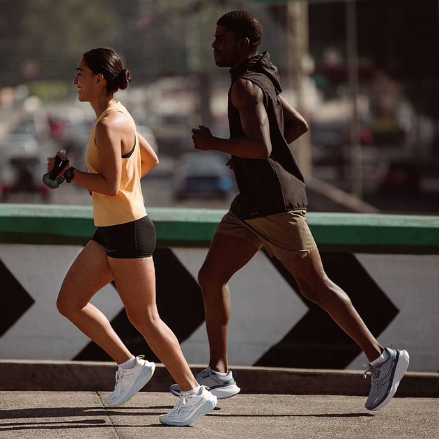 Жіночі кросівки для бігу Saucony Guide 18 S10998-100 39 Чорні (195020775851) - зображення 7