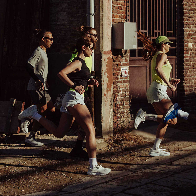 Жіночі кросівки для бігу Saucony Guide 18 S10998-100 38 Чорні (195020775837) - зображення 8