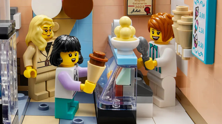 Конструктор LEGO Ideas Італійська Рив'єра 3251 деталей (21359) - зображення 10