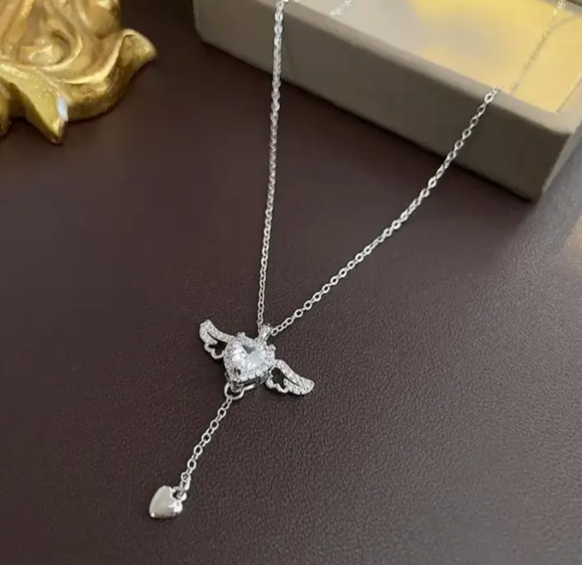 Нежная подвеска с сердечком с крылышками из мультфильма "барби" Белый (3053) - изображение 4