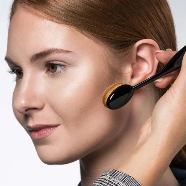 Овальная кисточка среднего размера Artdeco Medium Oval Brush Premium Quality (4052136068979) - изображение 3