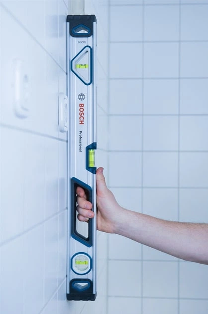 Рівень Bosch Professional 60см, 3 капсули, алюмінієвий корпус, отвори для руки (1.600.A01.6BP) - изображение 2