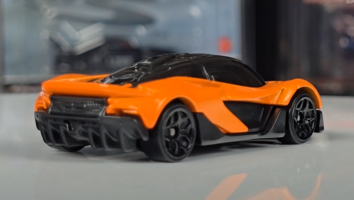Машинка Базовая Hot Wheels McLaren W1 Race Day 1:64 HYW41 Orange - Фото 3 Машинка Базовая Hot Wheels McLaren W1 Race Day 1:64 HYW41 Orange - изображение 3
