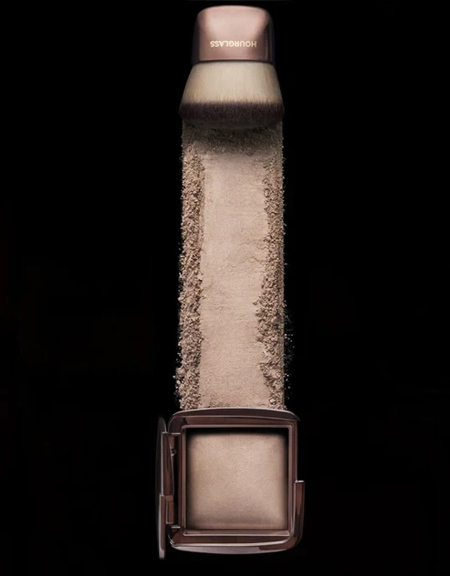 Пудра з ефектом сяйва Hourglass Ambient™ Lighting Finishing Powder Dim Light 10 г - Фото 2 Пудра з ефектом сяйва Hourglass Ambient™ Lighting Finishing Powder Dim Light 10 г - зображення 2