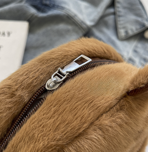 Сумка плюшевая Капибара Capybara с карманом через плечо кросс-боди