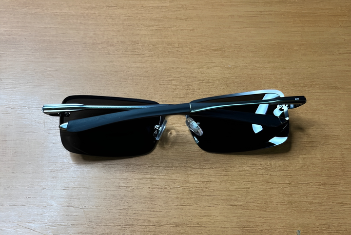 Модные мужские солнцезащитные очки 2025 polarized SMB солнечные защитные UV400 поляризационные антибликовые для рыбалки отдыха авто polaroid от солнца стильные квадратные окуляры полароид темно-серая оправа дымчатые линзы твердый чехол в комплекте - Фото 7 Модные мужские солнцезащитные очки 2025 polarized SMB солнечные защитные UV400 поляризационные антибликовые для рыбалки отдыха авто polaroid от солнца стильные квадратные окуляры полароид темно-серая оправа дымчатые линзы твердый чехол в комплекте - изображение 7