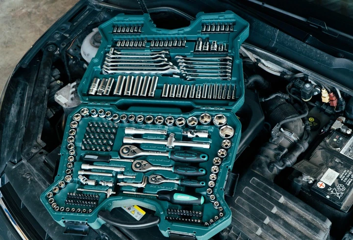 Набір інструментів MANNESMANN 215 шт — тріскачки, головки, ключі