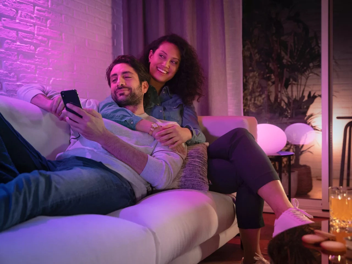 Żarówka LED Philips Hue White and color ambiance Inteligentny reflektor punktowy GU10 (8720169229754) - obraz 6