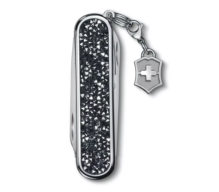 Складной нож Victorinox Classic SD Brilliant Crystal для подарка и повседневного использования с кристаллами 5 - Фото 3 Складной нож Victorinox Classic SD Brilliant Crystal для подарка и повседневного использования с кристаллами 5 - изображение 3