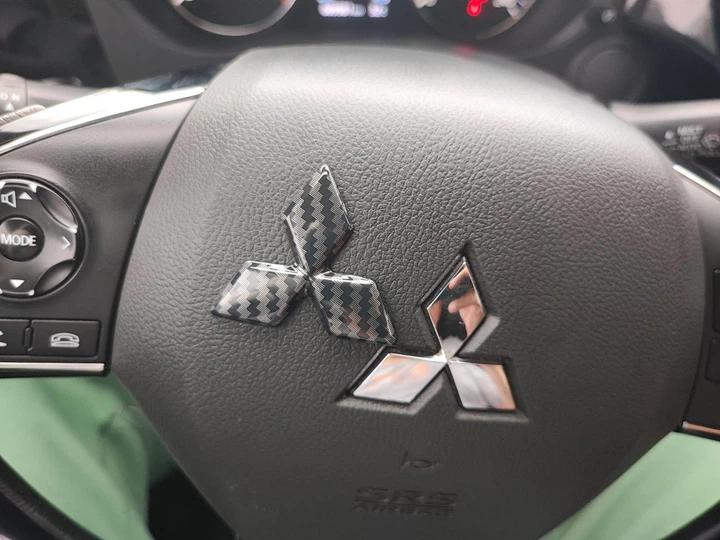 Логотип на руль Mitsubishi Outlander 3/ASX/Eclipse Cross Карбон - Фото 4 Логотип на руль Mitsubishi Outlander 3/ASX/Eclipse Cross Карбон - изображение 4