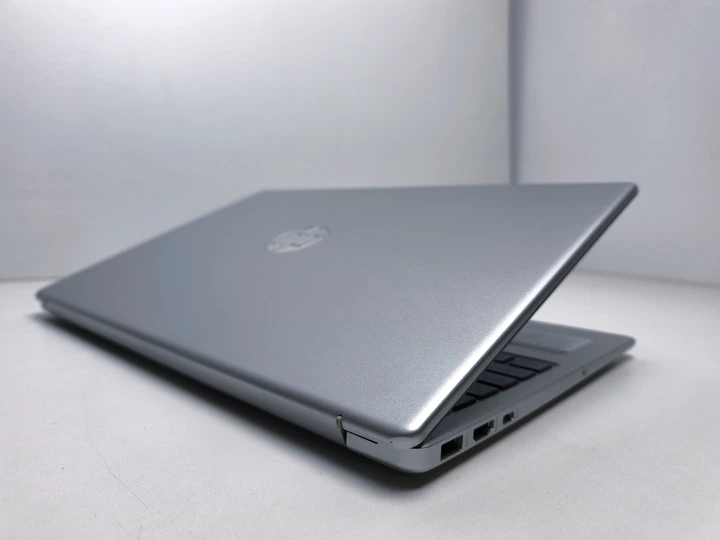Ноутбук HP 15-fd0131 15.6 FHD Core i3-N305 8ядeр Ram 8GB SSD 256GB Intel UHD Graphics Б/У - изображение 5