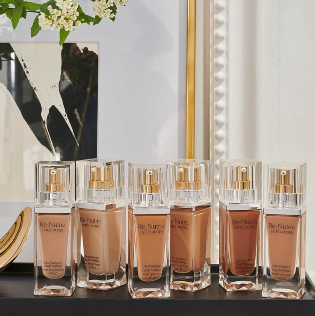 Podkład rozświetlający Estee Lauder Re-Nutriv Ultra Radiance Makeup Spf20 2C2 Pale Almond 30 ml (887167464100) - obraz 3