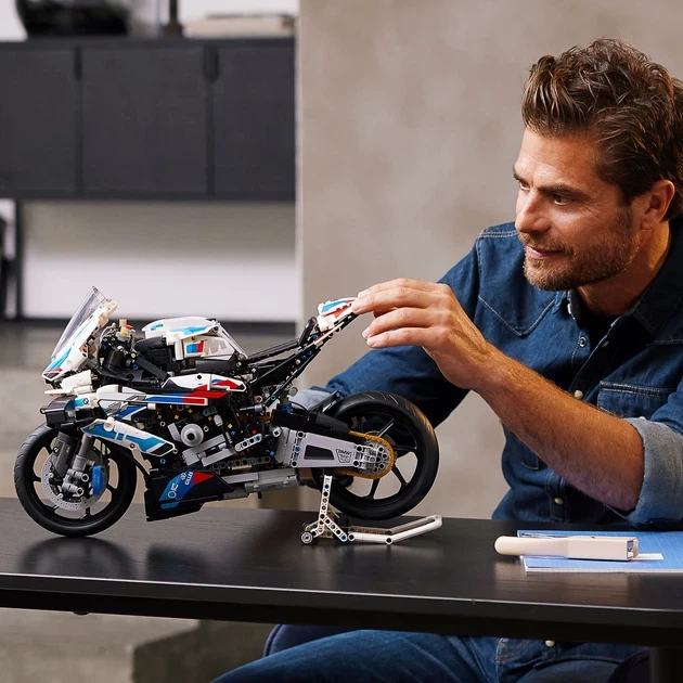 Конструктор мотоцикл Technik BMW M 1000RR (42130), 1920 деталей (2994250313981) - изображение 4
