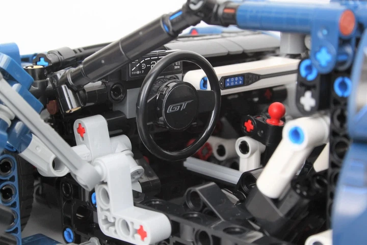 Конструктор technic Ford GT, 1466 деталей (2994250313820) - Фото 6 Конструктор technic Ford GT, 1466 деталей (2994250313820) - зображення 6