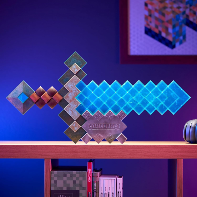Kolekcjonerska replika The Noble Collection Minecraft Diamond Sword (0849421009441) (955555912555933) - Outlet - obraz 5