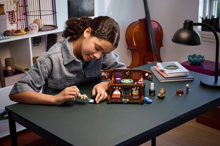 Конструктор LEGO Wednesday: Квартира Річі 828 елементів (76785) - зображення 11