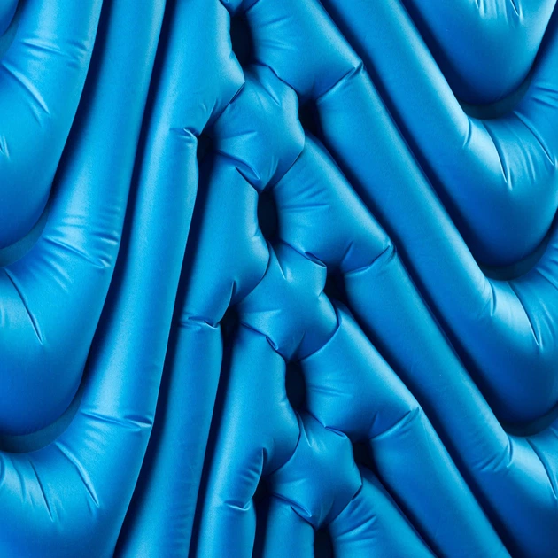 Надувной двойной коврик Klymit Double V (цвет Blue) - изображение 4
