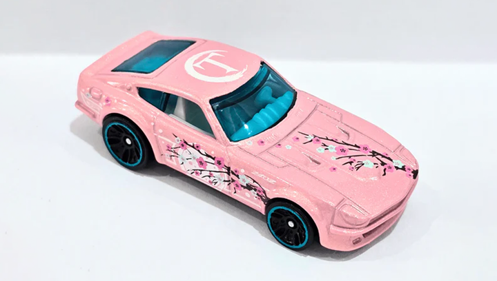 Машинка Базовая Hot Wheels Datsun 240Z HW Art Cars 1:64 JBB66 Pink