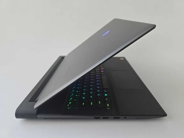 Ноутбук Dell Alienware M18 R1 (2023) R9 7845HX/RTX 4070/RAM 16GB/SSD 1TB/IPS 480Hz Б\В - Б/У - Фото 5 Ноутбук Dell Alienware M18 R1 (2023) R9 7845HX/RTX 4070/RAM 16GB/SSD 1TB/IPS 480Hz Б\В - Б/У - изображение 5