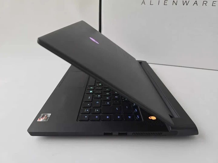 Ноутбук Dell Alienware M15 R7 (2022) R9 6900HX/RTX 3070TI/RAM 16GB/SSD 512GB/165Hz Б\В - Б/В - Фото 5 Ноутбук Dell Alienware M15 R7 (2022) R9 6900HX/RTX 3070TI/RAM 16GB/SSD 512GB/165Hz Б\В - Б/В - зображення 5