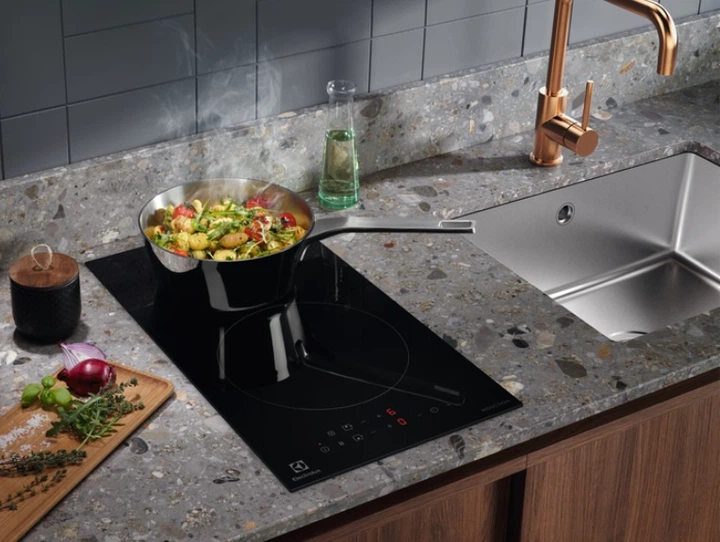 Варочная поверхность индукционная Electrolux LIT30230C - изображение 7