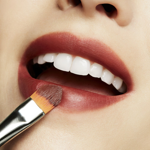 Szminka do ust M.A.C Powder Kiss matowa 927 Turn To The Left 3 g (773602588763) - obraz 3