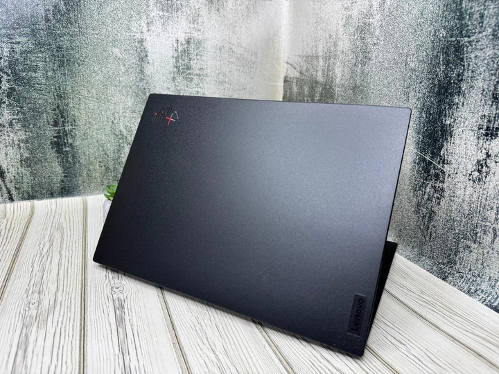 Бізнес-ноутбук ноутбук Lenovo ThinkPad X1 Carbon G9 | 14