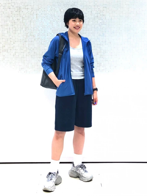 Ветровка женская Uniqlo 625674518 M Синяя (1159843460) - Фото 2 Ветровка женская Uniqlo 625674518 M Синяя (1159843460) - изображение 2
