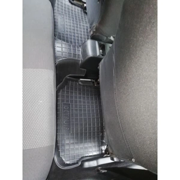 Автомобільні килимки поліки в салон на Skoda Octavia Tour 97-10 4шт чорні Avto-Gumm Шкода Октавія ТУР АМ0015450 - Фото 3 Автомобільні килимки поліки в салон на Skoda Octavia Tour 97-10 4шт чорні Avto-Gumm Шкода Октавія ТУР АМ0015450 - зображення 3