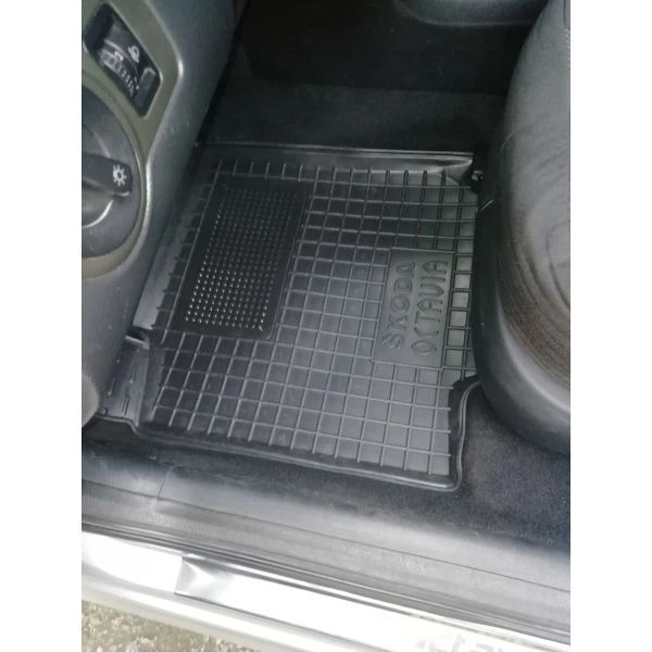 Автомобільні килимки поліки в салон на Skoda Octavia Tour 97-10 4шт чорні Avto-Gumm Шкода Октавія ТУР АМ0015450 - Фото 10 Автомобільні килимки поліки в салон на Skoda Octavia Tour 97-10 4шт чорні Avto-Gumm Шкода Октавія ТУР АМ0015450 - зображення 10