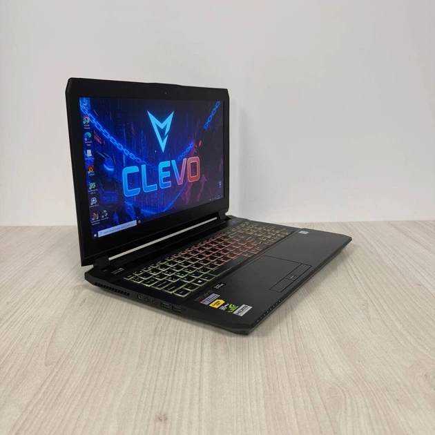 Игровой ноутбук Б-класс Clevo P650RS-G / 15.6" (3840x2160) IPS / Intel Core i7-6820HK (4 (8) ядра по 2.7 - 3.6 GHz) / 16 GB DDR4 / 512 GB SSD NVMe / nVidia GeForce GTX 1070, 8 GB GDDR5, 256-bit / WebCam б/у - изображение 4