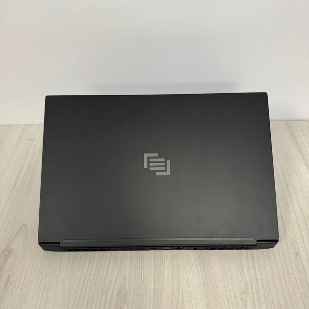 Игровой ультрабук Б-класс MainGear Vector Pro MG-VCP17A / 17.3" (2560x1440) IPS / AMD Ryzen 9 5900HX (8 (16) ядер по 3.3 - 4.6 GHz) / 16 GB DDR4 / 1000 GB SSD NVMe / nVidia GeForce RTX 3070, 8 GB GDDR6, 256-bit / WebCam б/у - изображение 3