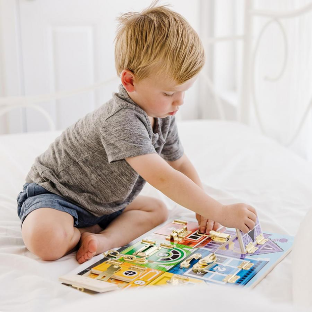 Дерев’яна дошка Melissa & Doug із засувками (SM93406/6075185) (681147006140) - зображення 4