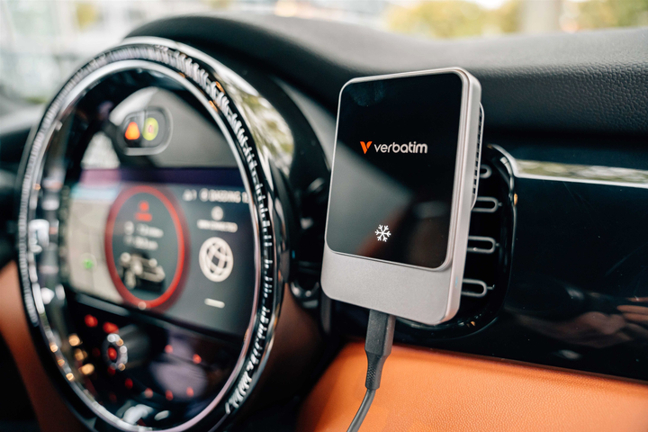 Бездротовий зарядний пристрій Verbatim Qi Charge 'n' Drive «Ice Cooling» CND-03 з RGB підсвіткою (POWVR-55/G) - зображення 4