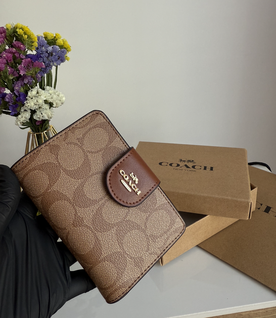 Кошелек coach medium corner zip wallet коричневий натуральная кожа