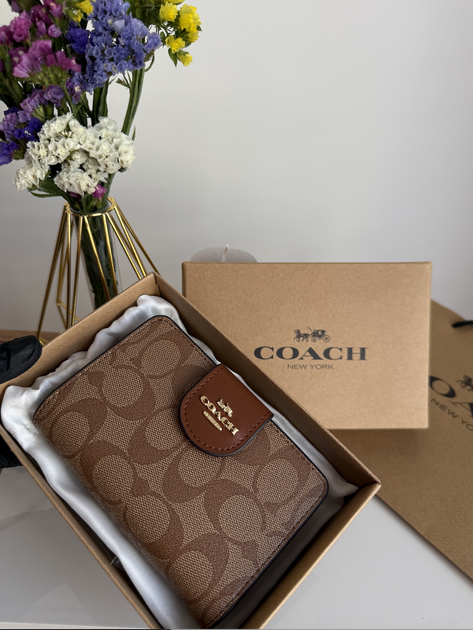 Гаманець coach medium corner zip wallet коричневий натуральна