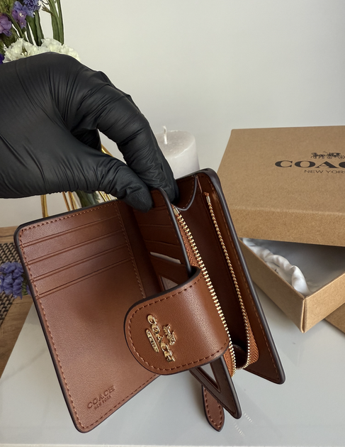 Гаманець coach medium corner zip wallet коричневий натуральна
