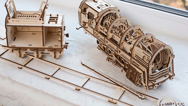Механічний 3D-пазл UGEARS Локомотив з тендером 443 деталі (70012) (4820184120235) - изображение 7